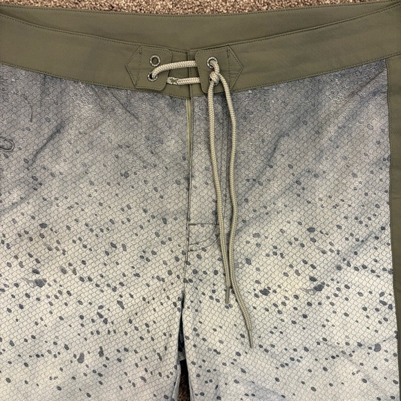 Vineyard Vines Mens Swim Trunks Shorts Size 34 Gray Zipped Pocket Drawstring EUC - Picture 3 of 14